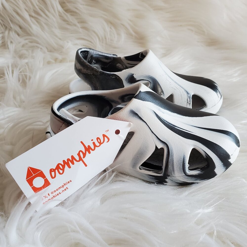 Oomphies River Boys Marble Swirl Hook & Loop Water Sandal SZ 8C